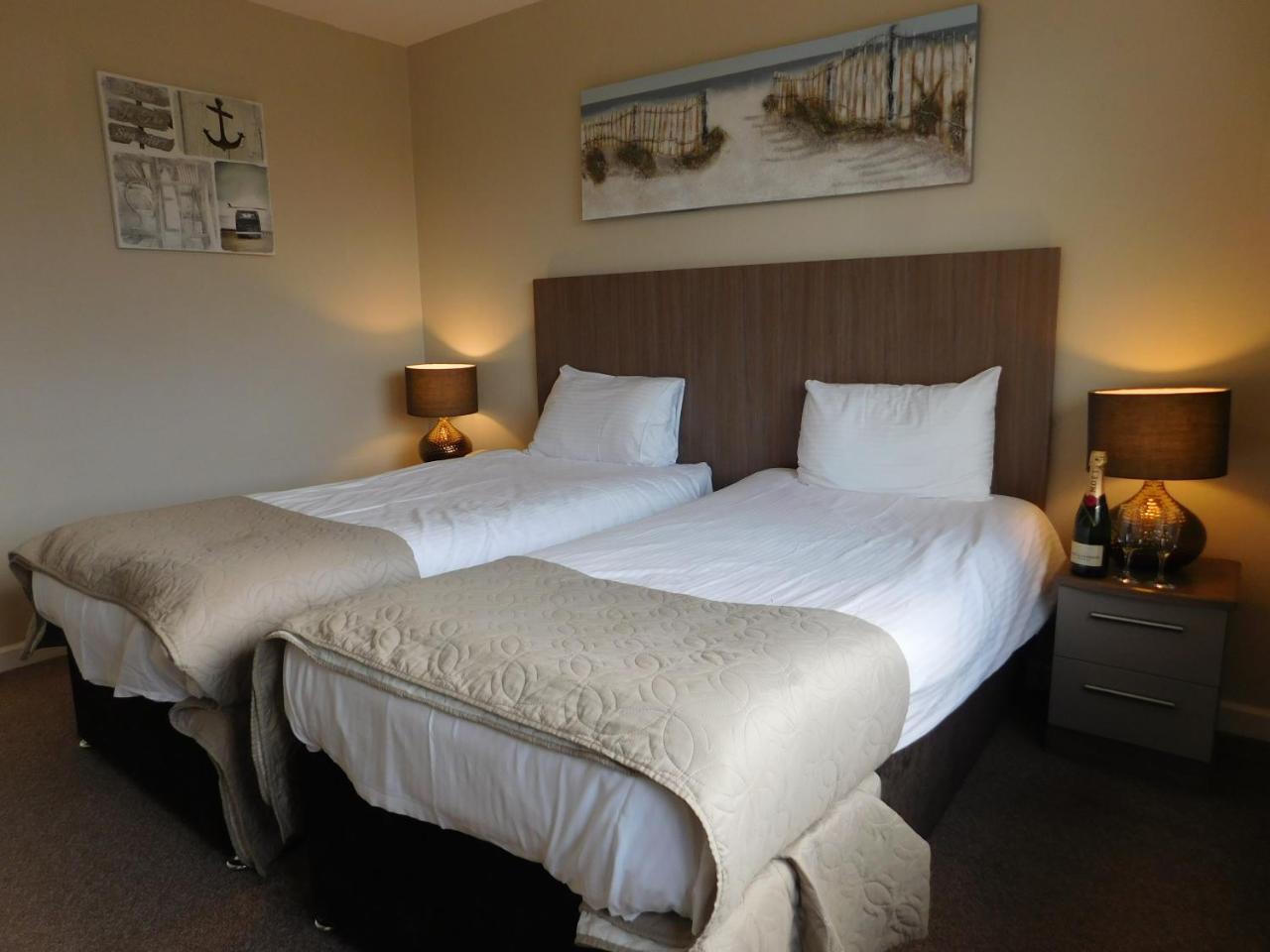 Cullen Bay Hotel מראה חיצוני תמונה